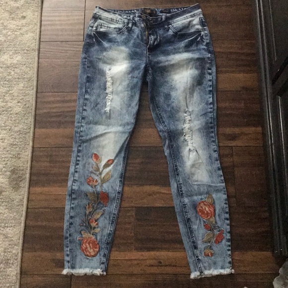 Pants - Embroidered boutique jeans